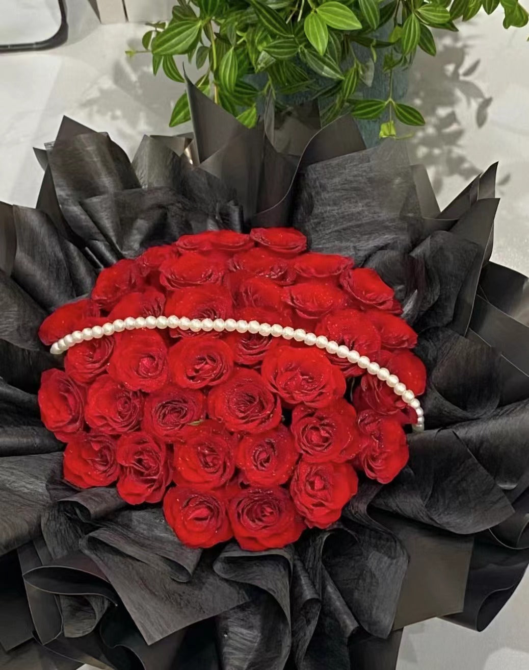 33 Stalks Roses Bouquet ( Round ）