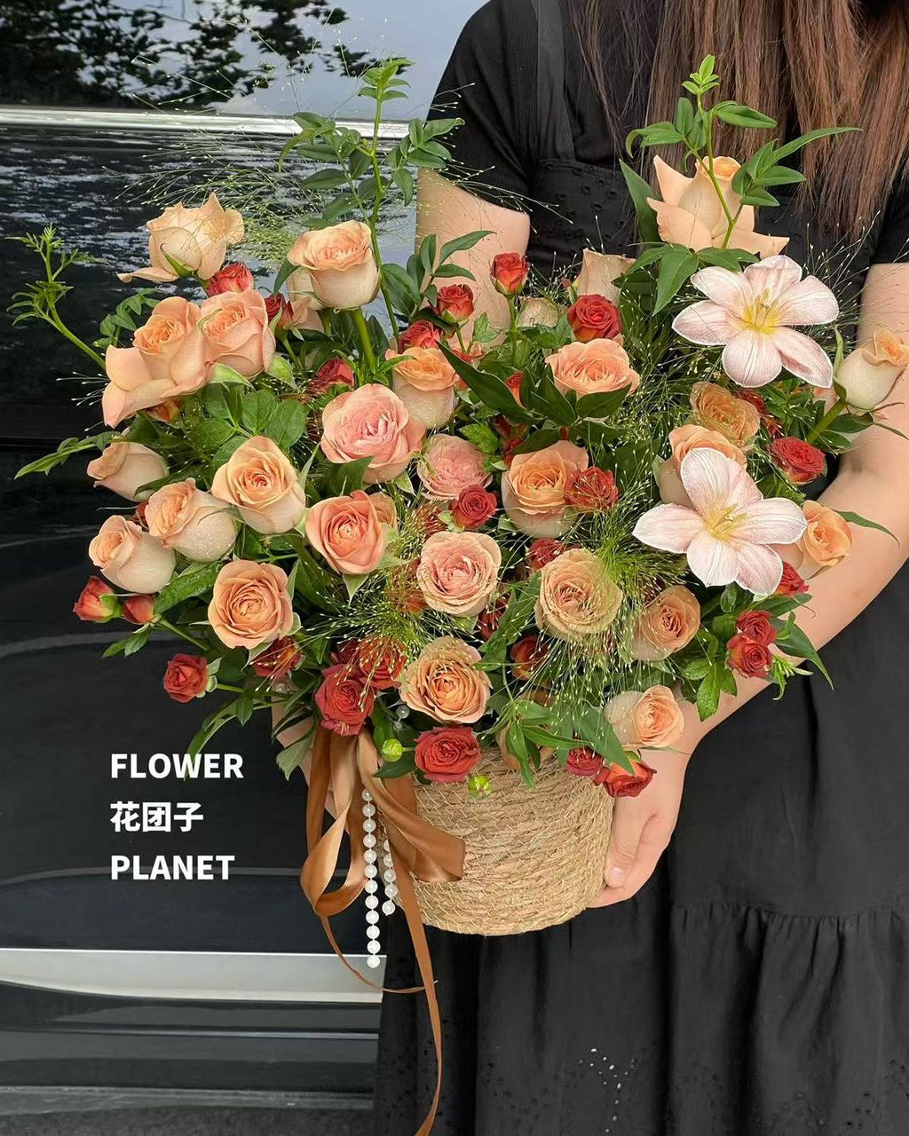 Cappuccino Bloom Basket (19 Stalks)