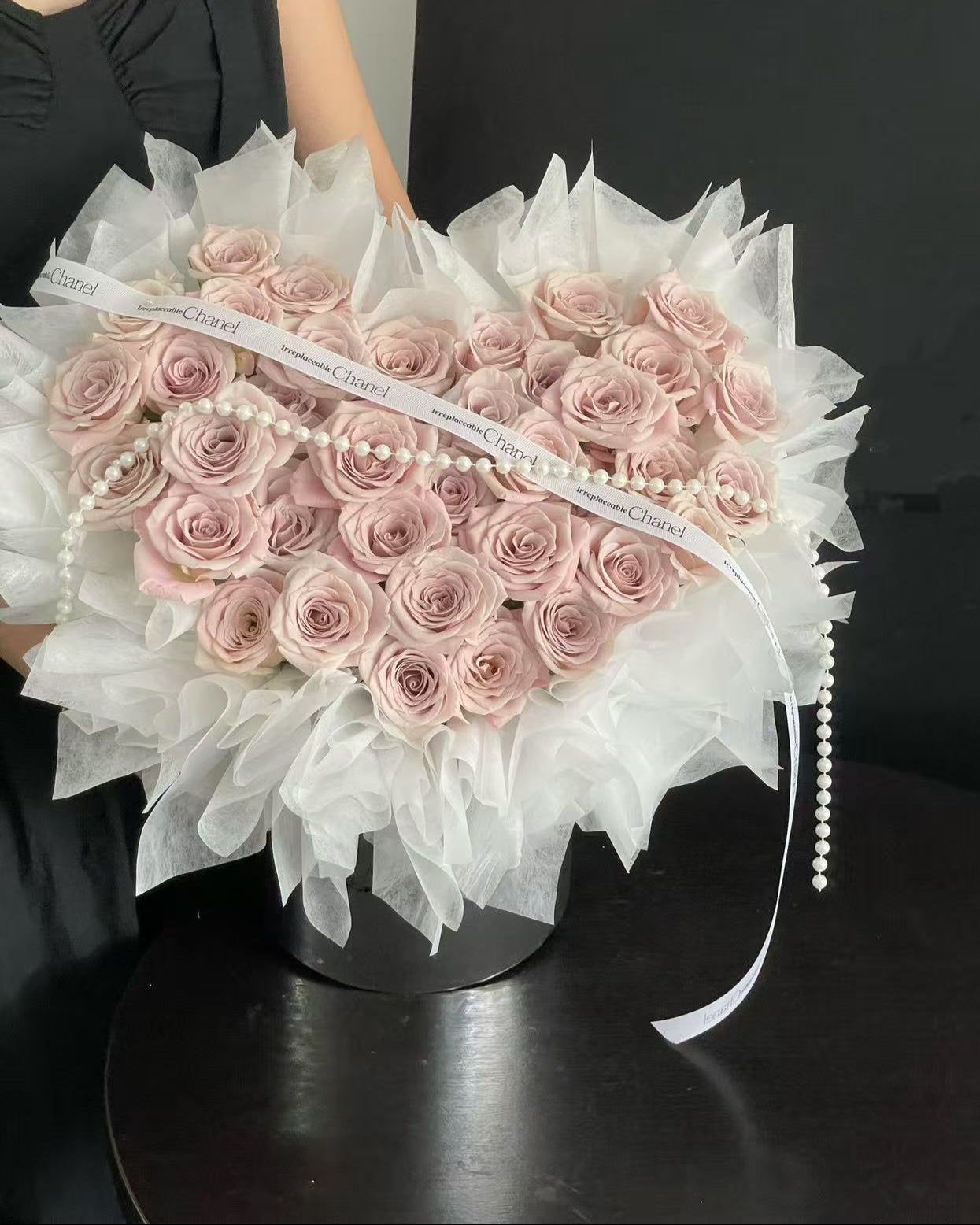 Heart Shape Manta Roses Bucket