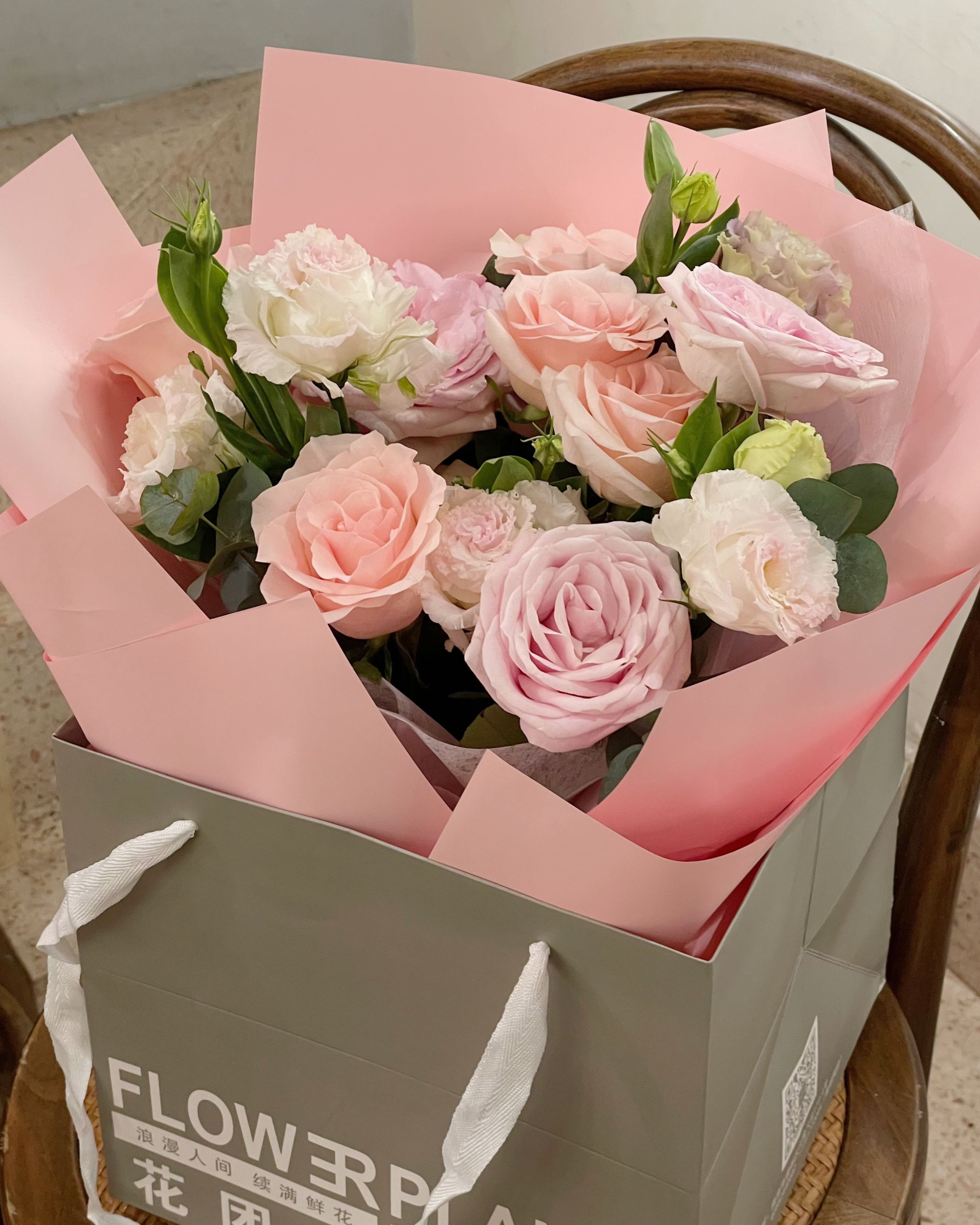 Mixed Color Roses Bouquet （S Size）