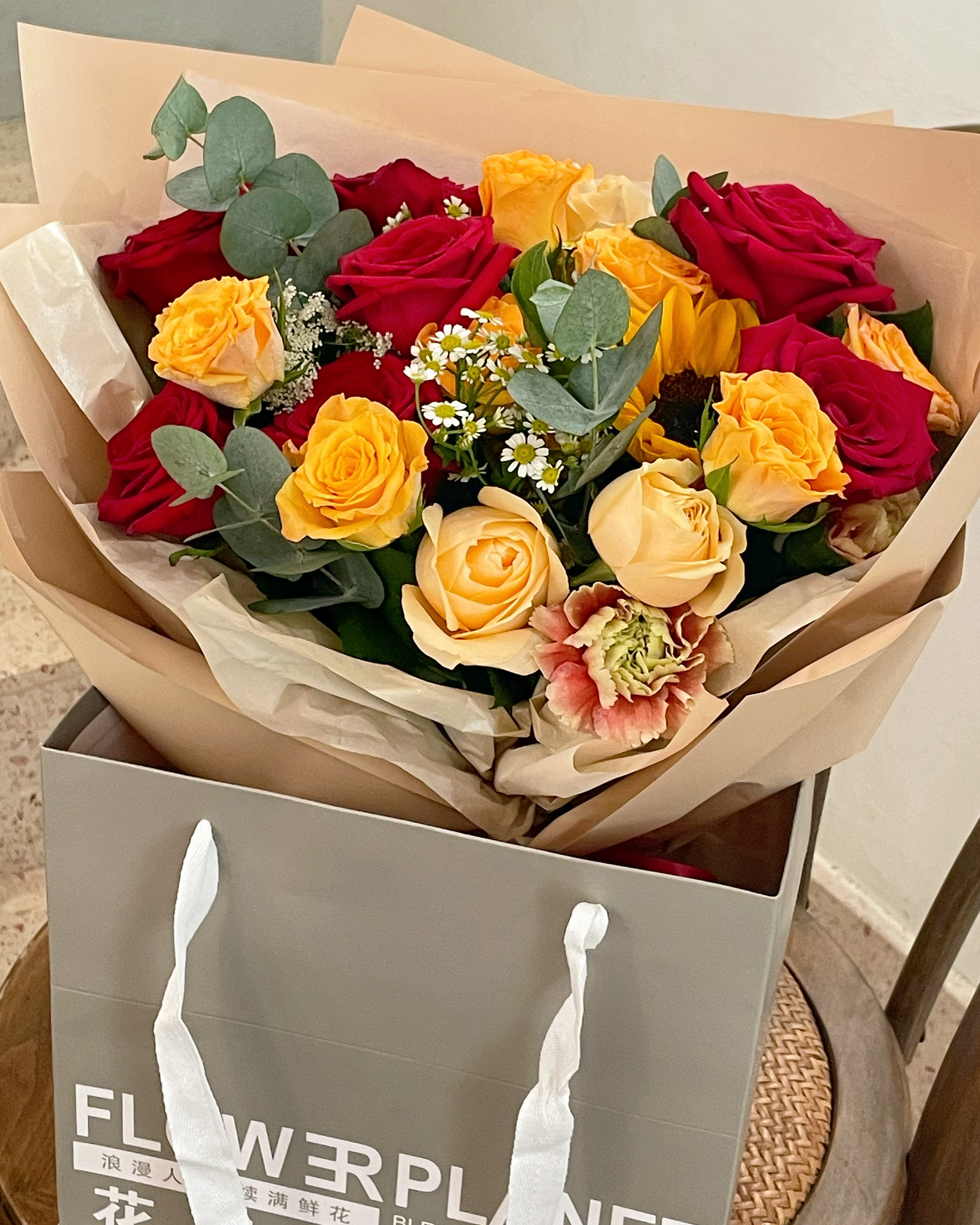 Mixed Color Roses Bouquet（L Size）